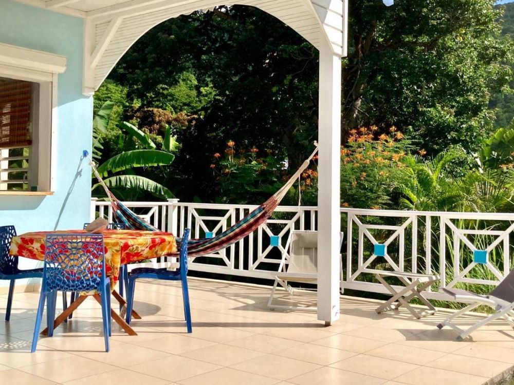 Terrasse d'un bungalow en Guadeloupe Terrasse d'un bungalow en Guadeloupe